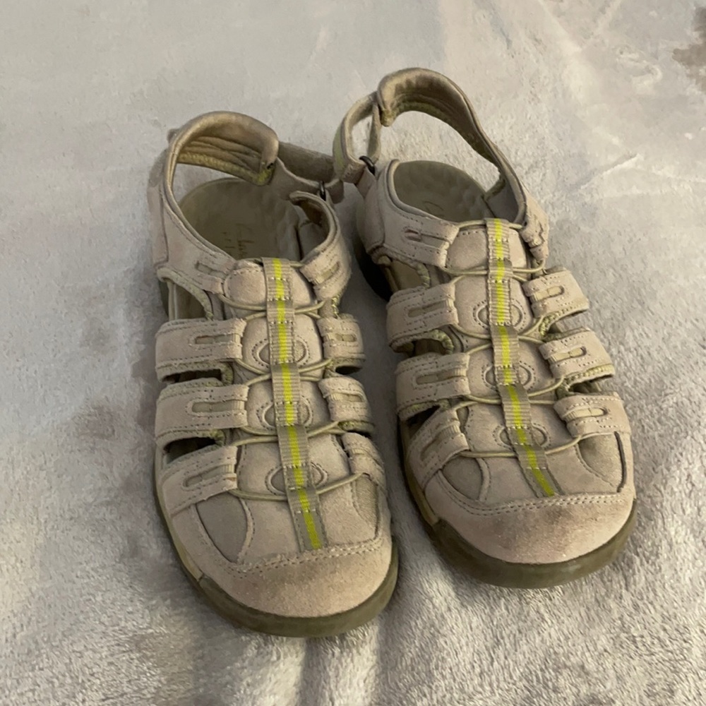 THIS SHOE IS NOT AVAILABLE !!  COPY - Ladies fisherman style sandal by Clark’s.